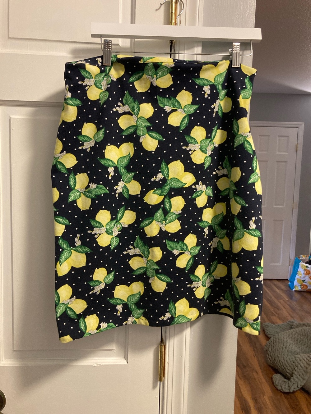 Talbots Black Size 10 Skirt with Yellow Lemon Print